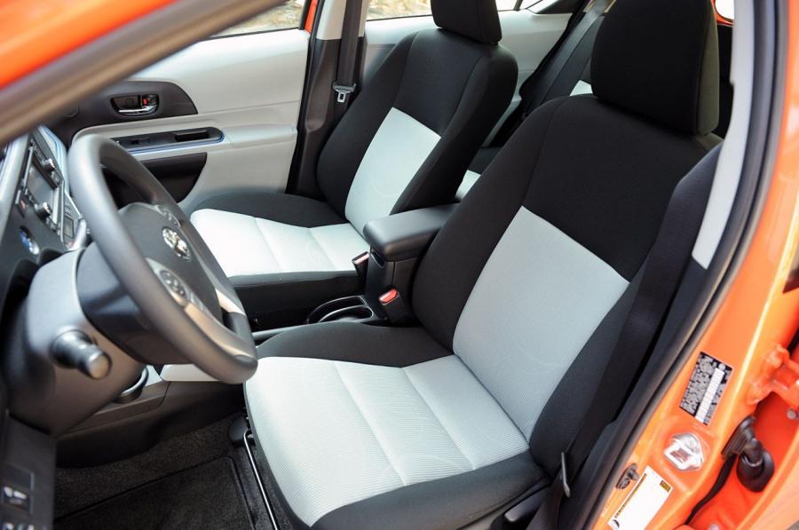  Toyota Prius C 2012 года  (фото 57 из 87)